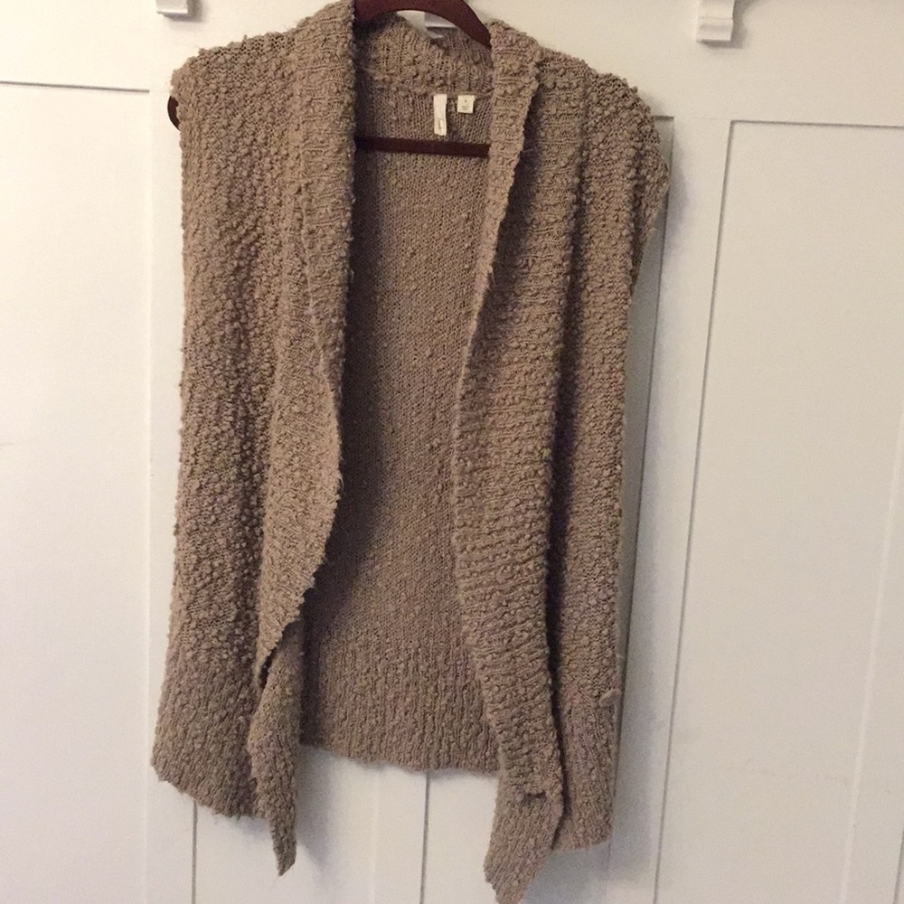 French tan sweater sz small
